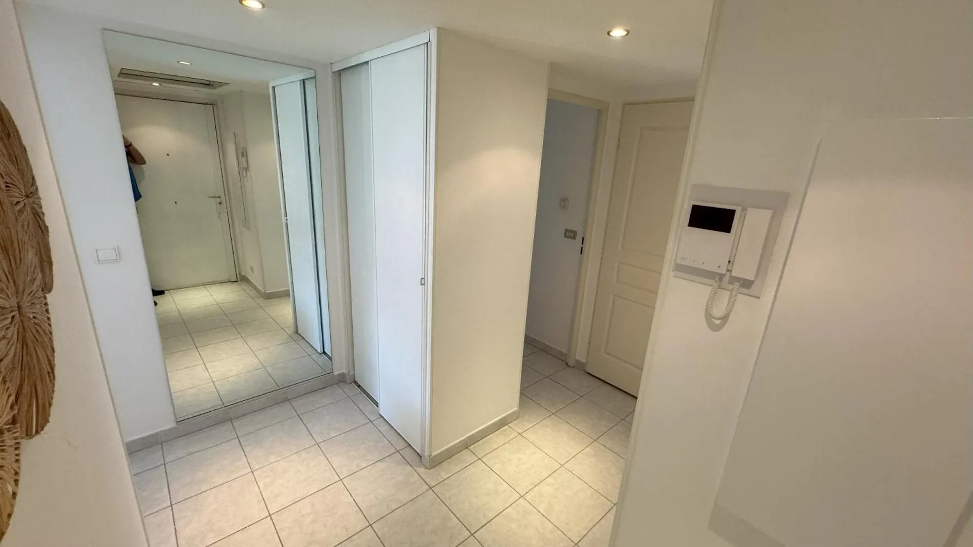 Elegant Apartment With Sea View And Swimming Pool Nice