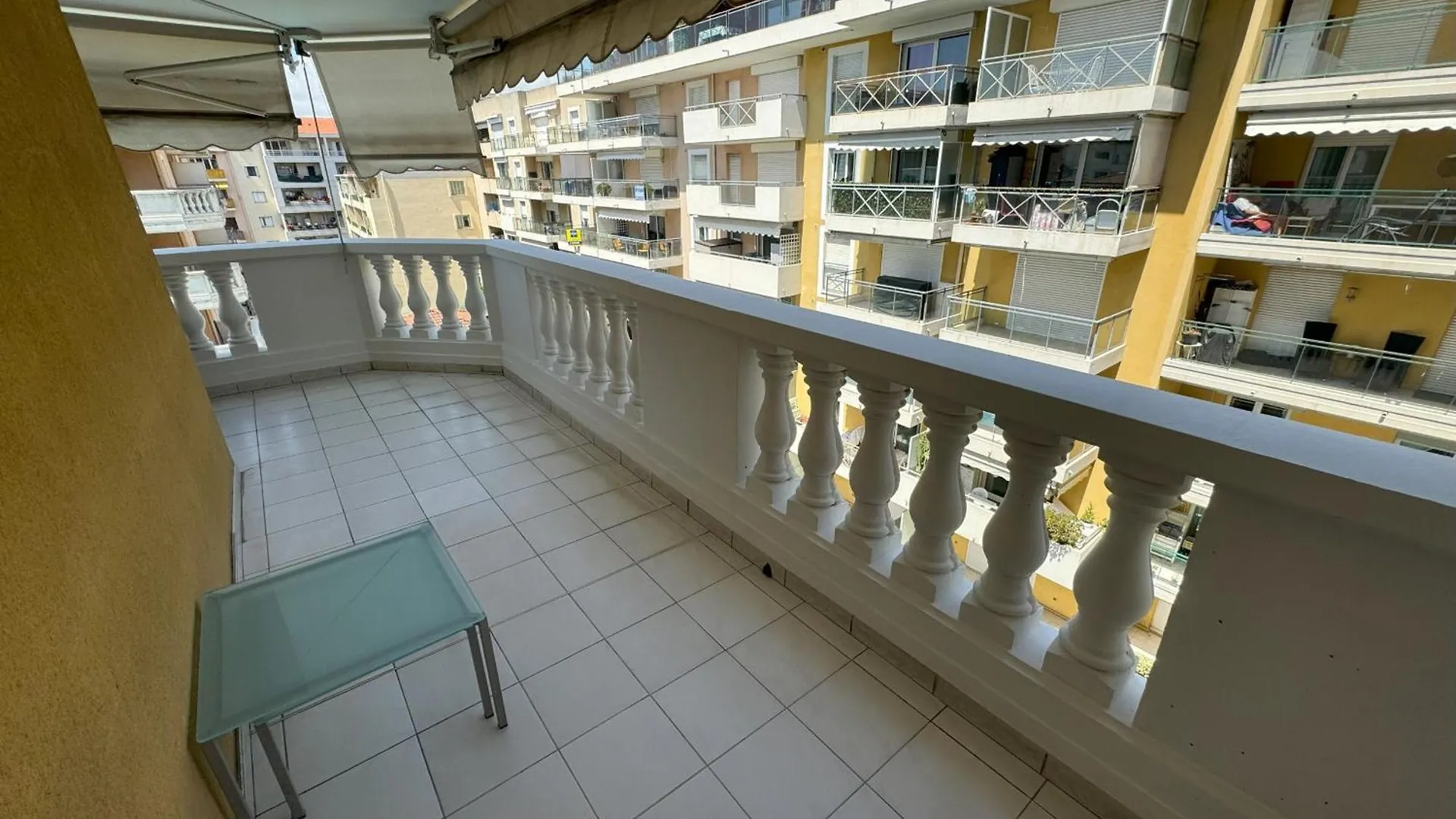 Elegant Apartment With Sea View And Swimming Pool Nice France