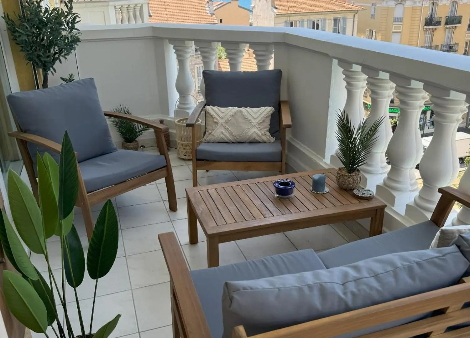 Elegant Apartment With Sea View And Swimming Pool Nice