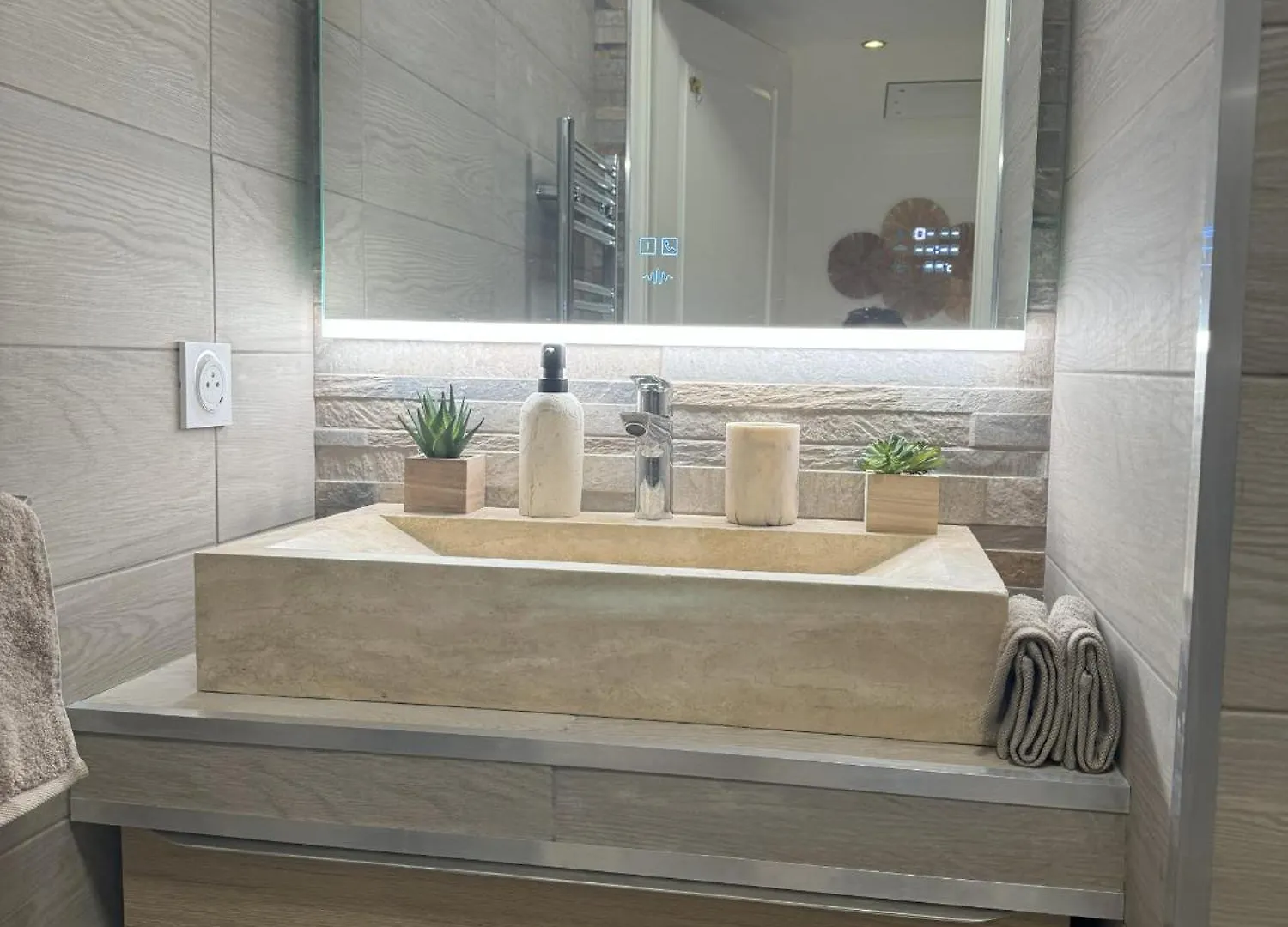 Elegant Apartment With Sea View And Swimming Pool Nice