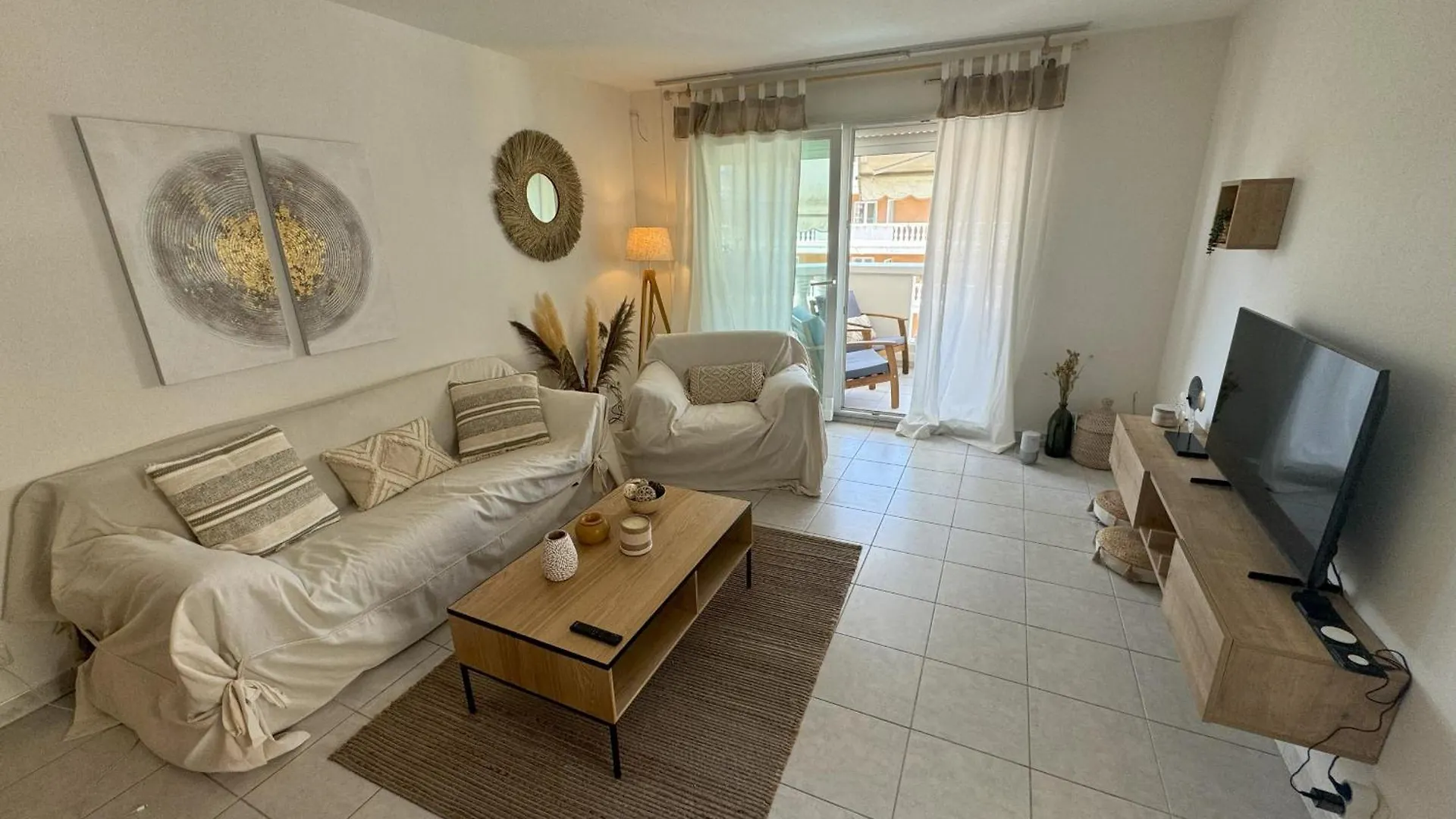 Elegant Apartment With Sea View And Swimming Pool Nice