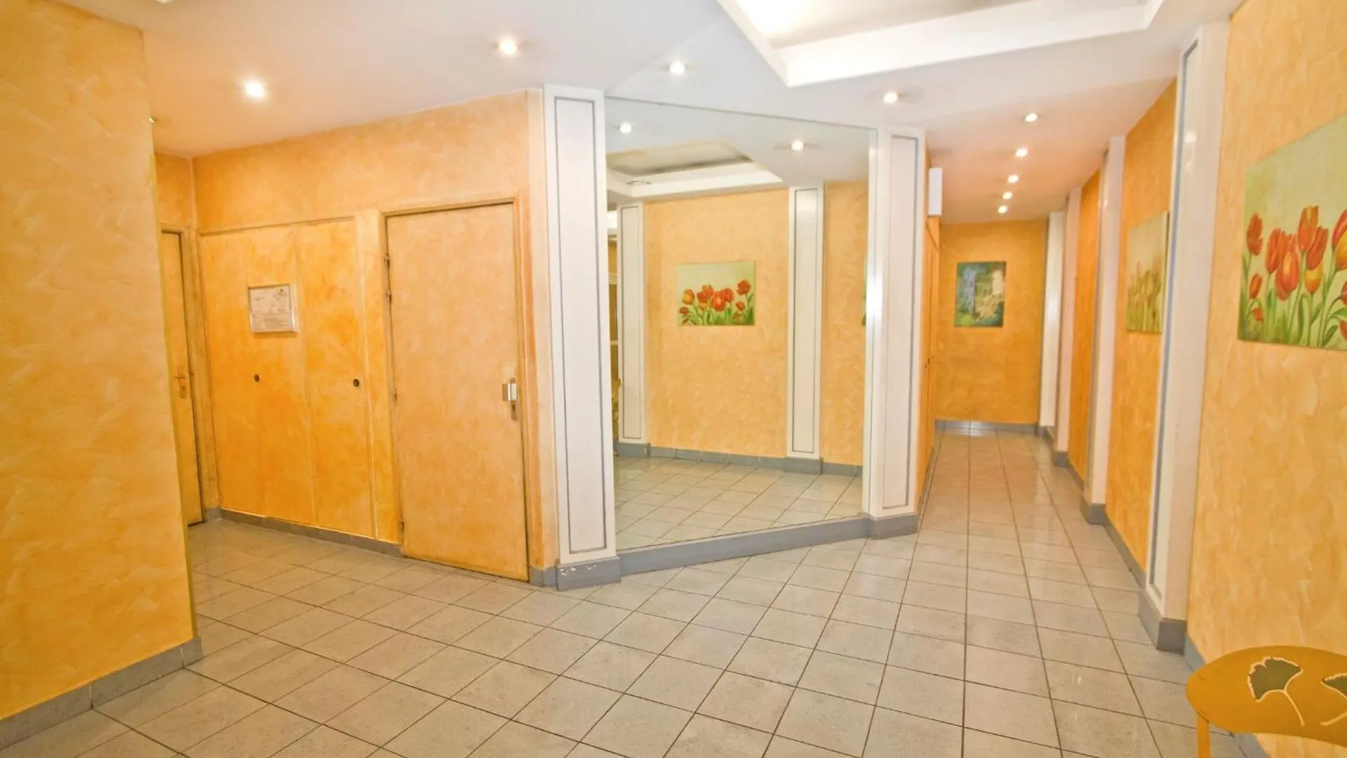 Elegant Apartment With Sea View And Swimming Pool Nice