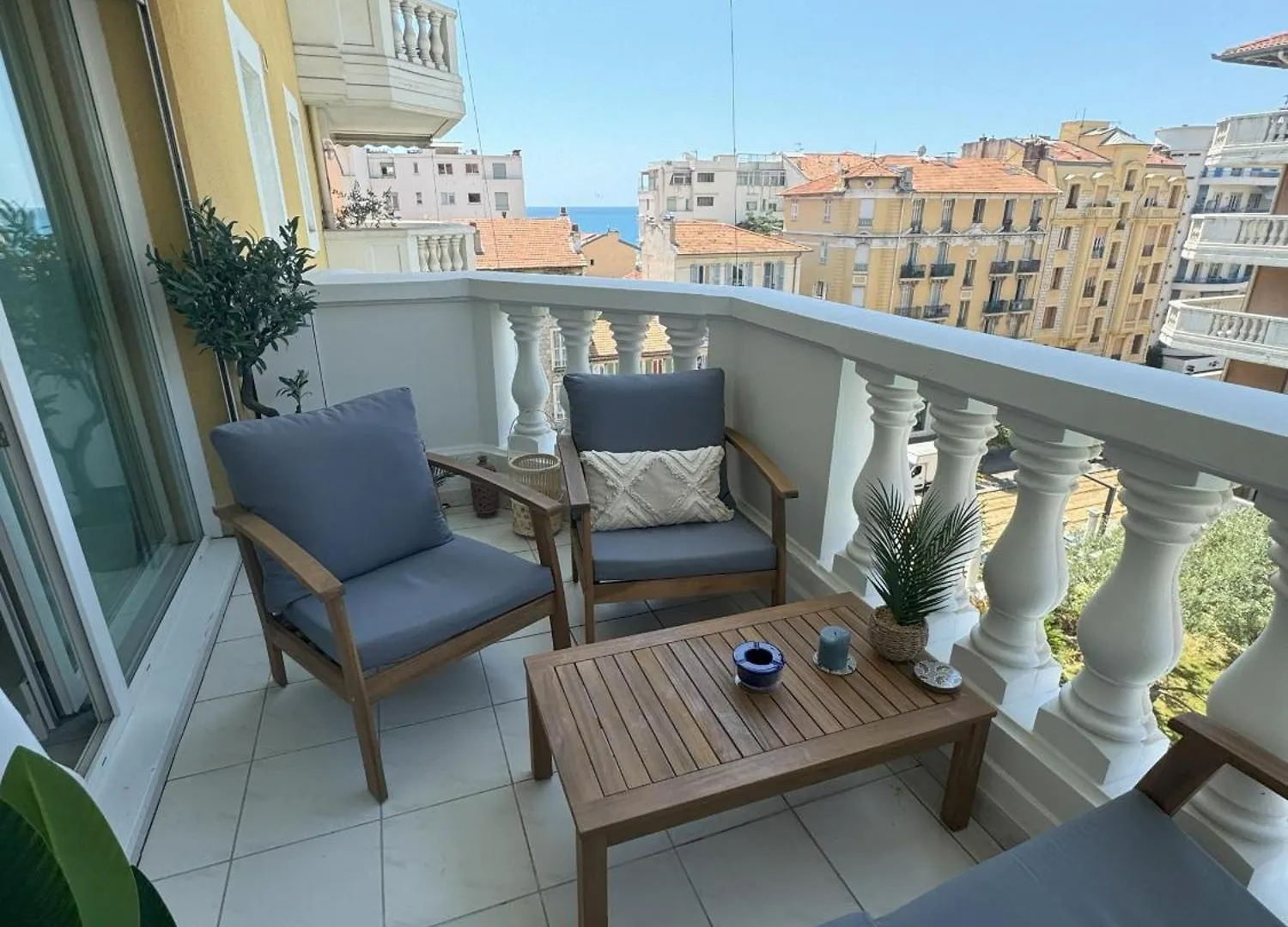 Elegant Apartment With Sea View And Swimming Pool Nice